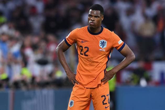 Fußball UEFA EURO, EM, Europameisterschaft,Fussball 2024 Halbfinale Niederlande - England am 10.07.2024 im BVB Stadion Dortmund in Dortmund Denzel Dumfries ( Niederlande ) enttäuscht