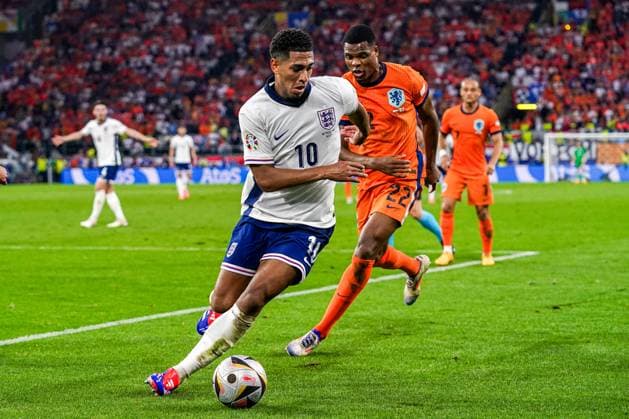 2024-07-10 Netherlands v England - UEFA EURO, EM, Europameisterschaft,Fussball 2024 Semi Final DORTMUND, NETHERLANDS - JULY 10: Jude Bellingham of England runs with the ball during the UEFA EURO 2024 Semi Final match between Netherlands and England at BVB Stadion Dortmund on July 10, 2024 in Dortmund, Netherlands. Dortmund BVB Stadion Dortmund Netherlands Content not available for redistribution in The Netherlands directly or indirectly through any third parties. Copyright: xAndrexWeeningx