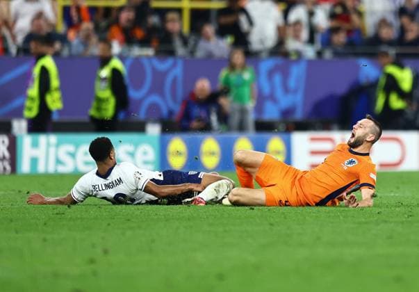 Jude Bellingham of England challenges Stefan de Vrij of Netherlands Netherlands v England, UEFA European Championship, EM, Europameisterschaft 2024, Semi Final, Football, BVB Stadion, Dortmund, Germany, 10 Jul 2024 EDITORIAL USE ONLY No use with unauthorised audio, video, data, fixture lists, club league logos or live services. Online in-match use limited to 120 images, no video emulation. No use in betting, games or single club league player publications.  Copyright: xMichaelxZemanek Shutterstockx 14576899cx