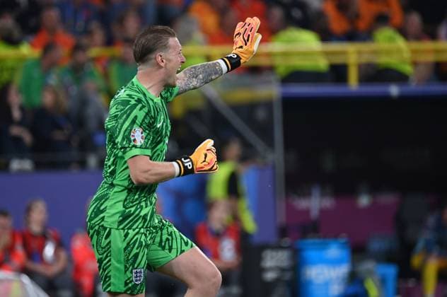 10.07.2024, xjrdrx, Fussball EM 2024 1 2 Finale, England - Niederlande emspor, v.l. Jordan Pickford (England) gibt Anweisungen, gestikuliert, mit den Armen gestikulieren gives instructions, gesticulate (DFL DFB REGULATIONS PROHIBIT ANY USE OF PHOTOGRAPHS as IMAGE SEQUENCES and or QUASI-VIDEO) Dortmund