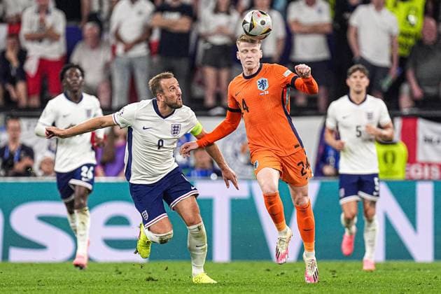 2024-07-10 Netherlands v England - Semi-Final - UEFA EURO, EM, Europameisterschaft,Fussball 2024 DORTMUND, GERMANY - JULY 10: Harry Kane of England, Jerdy Schouten of the Netherlands heads the ball during the Semi-Final - UEFA EURO 2024 match between Netherlands and England at BVB Stadion Dortmund on July 10, 2024 in Dortmund, Germany. (Photo by Joris Verwijst BSR Agency) Dortmund Germany Content not available for redistribution in The Netherlands directly or indirectly through any third parties. Copyright: xBSRxAgencyx