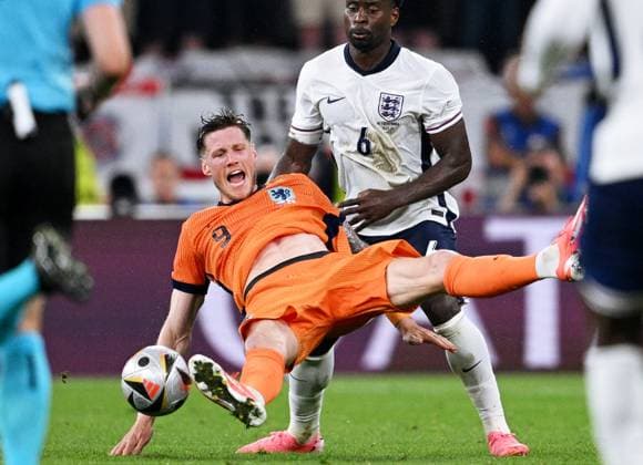 Germany Soccer Euro 2024 Netherlands - England 8726711 10.07.2024 Netherlands Wout Weghorst, left, and England s Marc Guehi struggle for a ball during the UEFA EURO, EM, Europameisterschaft,Fussball 2024 semi-final soccer match between Netherlands and England at the BVB Stadion Dortmund, in Dortmund, Germany. Alexey Filippov Sputnik Dortmund Germany  Copyright: xAlexeyxFilippovx