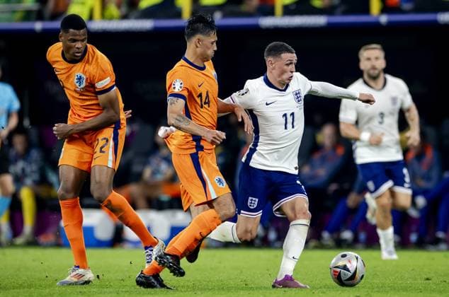 DORTMUND - and Denzel Dumfries of Holland, Tijjani Reijnders of Holland and Phil Foden of England (l-r) during the UEFA EURO, EM, Europameisterschaft,Fussball 2024 Semi-final match between the Netherlands and England at the BVB Stadium Dortmund on July 10, 2024 in Dortmund, Germany. ANP KOEN VAN WEEL UEFA EURO 2024 2024 xVIxANPxSportx xxANPxIVx 503208168 originalFilename: 503208168.jpg
