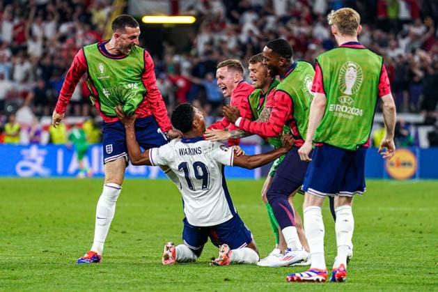 EURO 2024, Die Highlights Sport Bilder des Tages 2024-07-10 Netherlands v England - Semi-Final - UEFA EURO, EM, Europameisterschaft,Fussball 2024 DORTMUND, GERMANY - JULY 10: Ollie Watkins of England celebrates the late winning goal with his teammates during the Semi-Final - UEFA EURO 2024 match between Netherlands and England at BVB Stadion Dortmund on July 10, 2024 in Dortmund, Germany. (Photo by Joris Verwijst BSR Agency) Dortmund Germany Content not available for redistribution in The Netherlands directly or indirectly through any third parties. Copyright: xBSRxAgencyx