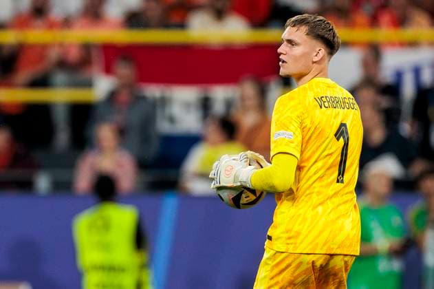 UEFA EURO, EM, Europameisterschaft,Fussball 2024: Niederlande - England; 10.07.2024 Bart Verbruggen (Niederlande, 1). UEFA EURO 2024: Niederlande - England; BVB Stadion Dortmund, Dortmund am 10.07.2024 Copyright: xBEAUTIFULxSPORTS Wunderlx
