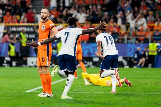 UEFA EURO, EM, Europameisterschaft,Fussball 2024: Niederlande - England; 10.07.2024 Stefan De Vrij (Niederlande, 6) enttäuscht, Bukayo Saka (England, 7) und Ollie Watkins (England, 19) jubeln. UEFA EURO 2024: Niederlande - England; BVB Stadion Dortmund, Dortmund am 10.07.2024 Copyright: xBEAUTIFULxSPORTS Wunderlx