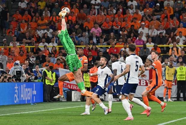 10.07.2024, xjrdrx, Fussball EM 2024 1 2 Finale, England - Niederlande emspor, v.l. Jordan Pickford (England), Luke Shaw (England), Marc Guehi (England), John Stones (England), Wout Weghorst (Niederlande) (DFL DFB REGULATIONS PROHIBIT ANY USE OF PHOTOGRAPHS as IMAGE SEQUENCES and or QUASI-VIDEO) Dortmund