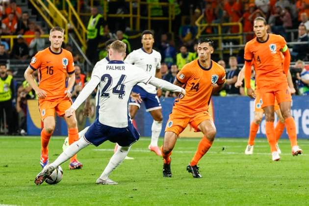 GER, Dortmund, Fussball, Niederlande vs England , Halbfinale, Westfalenstadion Dortmund, UEFA EURO, EM, Europameisterschaft,Fussball 2024, Cole Palmer (England), zieht aufs Tor ab, 10.07. 2024, Copyright: HMBxMedia HeikoxBecker