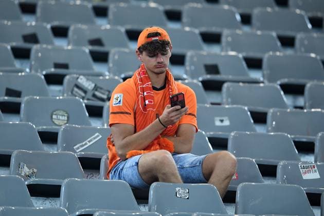 Fußball UEFA EURO, EM, Europameisterschaft,Fussball 2024 Halbfinale Niederlande - England am 10.07.2024 im BVB Stadion Dortmund in Dortmund Enttäuschte Fans Zuschauer Niederlande auf der Tribüne