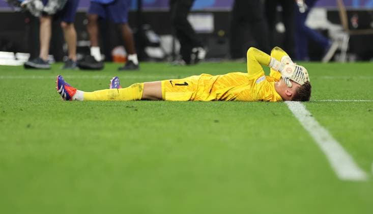 10.07.2024, Fussball Europameisterschaft, UEFA EURO, EM, Europameisterschaft,Fussball 2024, Niederlande - England, Halbfinale, BVB Stadion Dortmund, v.l., Torwart Bart Verbruggen (Niederlande) enttaeuscht, enttaeuscht schauend, dissapointed, traurig, frustiert, frust, gefrustet Copyright: HMBxMedia