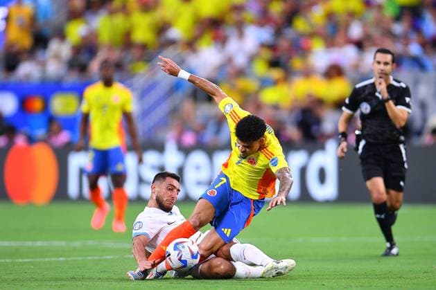 RECORD DATE NOT STATED Copa America USA 2024 Uruguay vs Colombia - Semifinal Sebastian Caceres (L) of Uruguay fights for the ball with Luis Diaz (R) of Colombia during the CONMEBOL Copa America 2024 Semi-final match between Uruguay and Colombia, at Bank of America Stadium, on July 10, 2024 in Charlotte, North Carolina, United States. CHARLOTTE NORTH CAROLINA UNITED STATES  Copyright: xAdrianxMaciasx 20240710192637_CA_SF_2024_URU_COL_DIAZ91