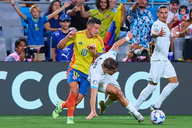 RECORD DATE NOT STATED Copa America USA 2024 Uruguay vs Colombia - Semifinal James Rodriguez (L) of Colombia fights for the ball with Federico Valverde (R) of uruguay during the CONMEBOL Copa America 2024 Semi-final match between Uruguay and Colombia, at Bank of America Stadium, on July 10, 2024 in Charlotte, North Carolina, United States. CHARLOTTE NORTH CAROLINA UNITED STATES  Copyright: xJONATHANxDUENASx 20240710201633_CA_SF_2024_URU_COL_VALVERDE158