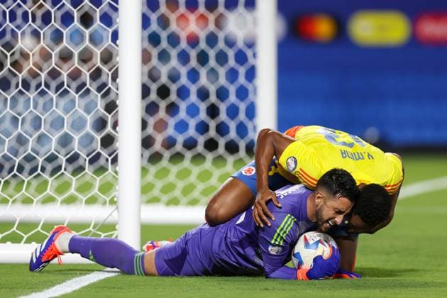 July 10, 2024, Charlotte, North Carolina, U.S: Colombia defender YERRY MINA (13) celebrates a save by Colombia goalkeeper CAMILO VARGAS (12) during the second half of the CONMEBOL Copa America semi-final match between Uruguay and Columbia at Bank of America Stadium in Charlotte, NC on July 10, 2024. Charlotte U.S - ZUMAk149 20240710_zsp_k149_006 Copyright: xCoryxKnowltonx