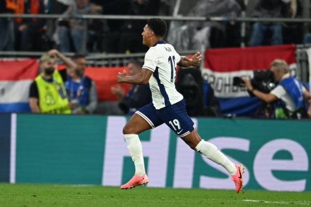 Ollie Watkins (England) celebrates after scoring his team s second goal during the UEFA EURO, EM, Europameisterschaft,Fussball Germany 2024 match between Netherlands 1-2 England at BVB Stadion Dortmund on July 10, 2024 in Dortmund, Germany. Noxthirdxpartyxsales  (259254684)
