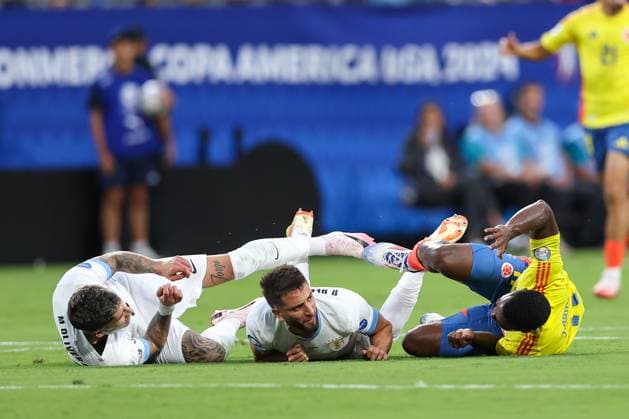July 10, 2024, Charlotte, North Carolina, U.S: Colombia midfielder JHON ARIAS (11), Uruguay forward MAXIMILIANO ARAUJO (20) and Uruguay defender MATHIAS OLIVERA (16) tumble on the pitch after a play during the first half of the CONMEBOL Copa America semi-final match between Uruguay and Columbia at Bank of America Stadium in Charlotte, NC on July 10, 2024. Charlotte U.S - ZUMAk149 20240710_zsp_k149_044 Copyright: xCoryxKnowltonx