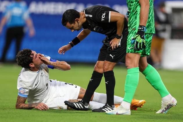 July 10, 2024, Charlotte, North Carolina, U.S: Uruguay defender JOSE GIMENEZ (2) is checked on by the referee during the first half of the CONMEBOL Copa America semi-final match between Uruguay and Columbia at Bank of America Stadium in Charlotte, NC on July 10, 2024. Charlotte U.S - ZUMAk149 20240710_zsp_k149_048 Copyright: xCoryxKnowltonx