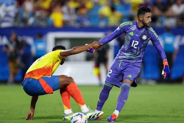 July 10, 2024, Charlotte, North Carolina, U.S: Colombia goalkeeper CAMILO VARGAS (12) helps up Colombia defender YERRY MINA (13) during the second half of the CONMEBOL Copa America semi-final match between Uruguay and Columbia at Bank of America Stadium in Charlotte, NC on July 10, 2024. Charlotte U.S - ZUMAk149 20240710_zsp_k149_009 Copyright: xCoryxKnowltonx