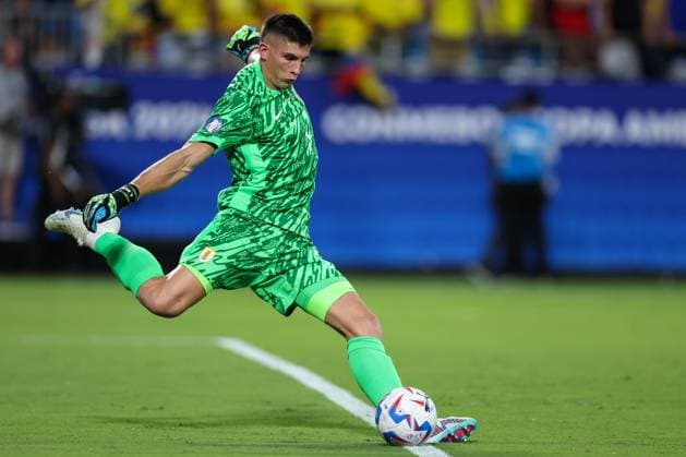 July 10, 2024, Charlotte, North Carolina, U.S: Uruguay goalkeeper SERGIO ROCHET (1) makes a goal kick during the first half of the CONMEBOL Copa America semi-final match between Uruguay and Columbia at Bank of America Stadium in Charlotte, NC on July 10, 2024. Charlotte U.S - ZUMAk149 20240710_zsp_k149_032 Copyright: xCoryxKnowltonx