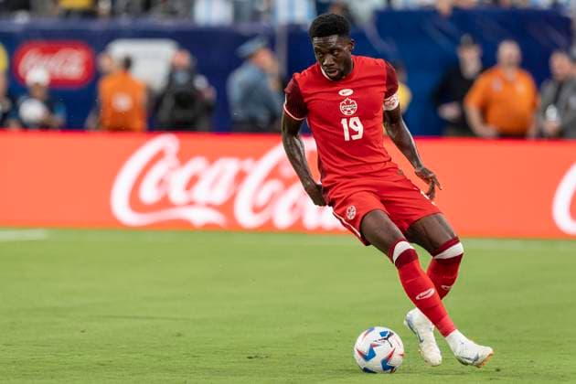 July 9, 2024, East Rutherford, New Jersey, United States: Alphonso Davies (19) of Canada controls ball during Conmebol Copa America 2024 semifinal match against Argentina at MetLife Stadium in East Rutherford, NJ on July 9, 2024. Argentina won 2 - 0 and reached final. East Rutherford United States - ZUMAr339 20240709_znp_r339_051 Copyright: xLevxRadinx