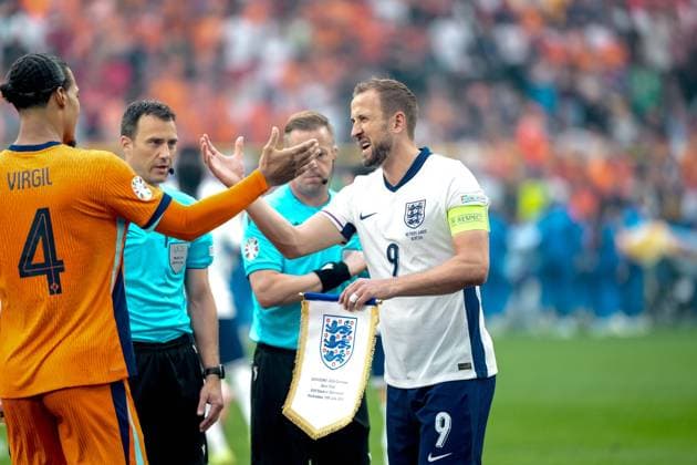 EURO 2024 - Semifinal: Netherlands vs. England Harry Kane winks at Virgil van Dijk, as he shakes his hand before the EURO 2024 Semi-Final match between Netherlands and England on 10 July 2024, at BVB Stadion Dortmund, in Dortmund, Germany Dortmund BVB Stadion Dortmund Germany Copyright: xAlexandraxFechetex DSC00599