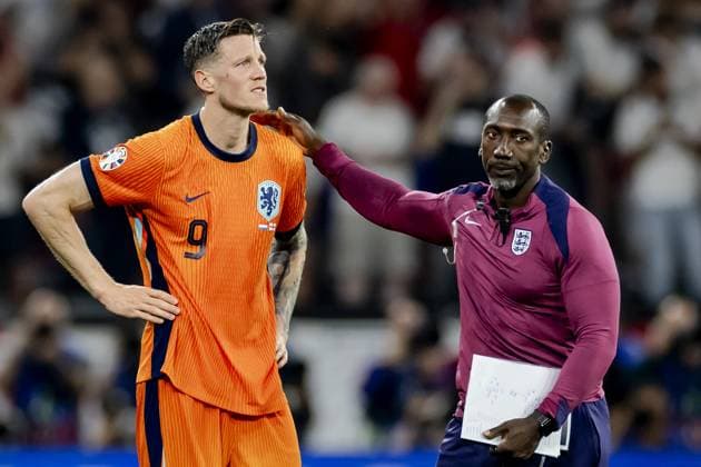 DORTMUND - Wout Weghorst of Holland and Jimmy Floyd Hasselbaink after the match against England during the UEFA EURO, EM, Europameisterschaft,Fussball 2024 Semi-final match between the Netherlands and England at the BVB Stadium Dortmund on July 10, 2024 in Dortmund, Germany. ANP KOEN VAN WEEL netherlands out - belgium out Dortmund xVIxxIVx 503214541 originalFilename: 0709150464st.jpg