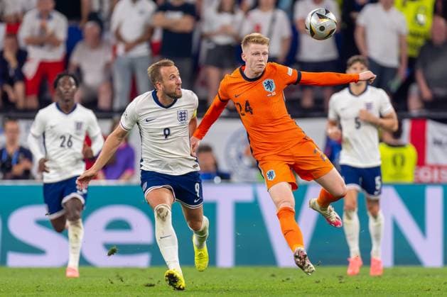 2024-07-10 The Netherlands v England - Semi-Final - UEFA EURO, EM, Europameisterschaft,Fussball 2024 DORTMUND, GERMANY - JULY 10: Harry Kane of England battles for the ball with Jerdy Schouten of the Netherlands during the Semi-Final - UEFA EURO 2024 match between The Netherlands and England at BVB Stadion Dortmund on July 10, 2024 in Dortmund, Germany. (Photo by Joris Verwijst BSR Agency) Dortmund Germany Content not available for redistribution in The Netherlands directly or indirectly through any third parties. Copyright: xBSRxAgencyx