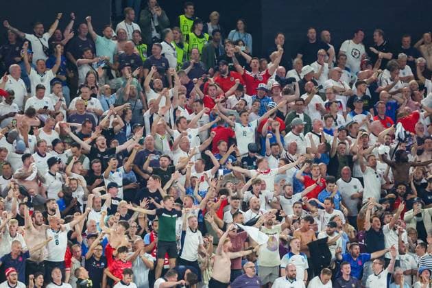 EM 2024: Niederlande - England am 10.07.2024 im BVB Stadion Dortmund in Dortmund Die England Fans supporten unterstützen Ihre Mannschaft