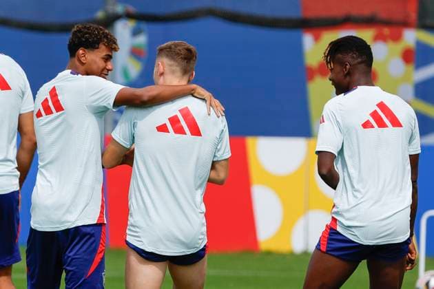 Spain s players Nico Williams (L) and Lamine Yamal (R) in action during the training session in Donaueschingen, Germany, 11July 2024. Spain will play the EURO2024 final after defeating France 2-1 on 09 July. Spain s training session !ACHTUNG: NUR REDAKTIONELLE NUTZUNG!  Copyright: xJ.xJ.xGuillenx GRAF5153 20240711-55014119981_1