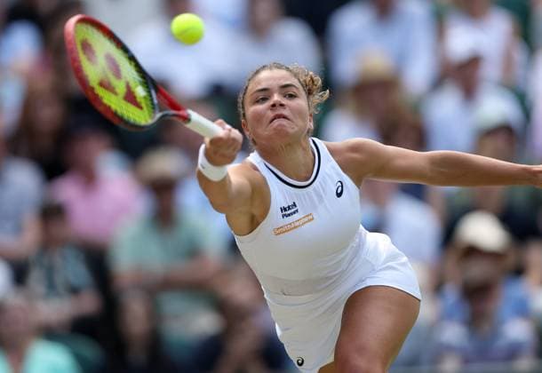 (240711) -- LONDON, July 11, 2024 -- Jasmine Paolini hits a return during the women s singles semifinal match between Jasmine Paolini of Italy and Donna Vekic of Croatia at Wimbledon tennis Championship in London, Britain, July 11, 2024. ) (SP)BRITAIN-LONDON-TENNIS-WIMBLEDON-WOMEN S SINGLES-SEMIFINALS LixYing 