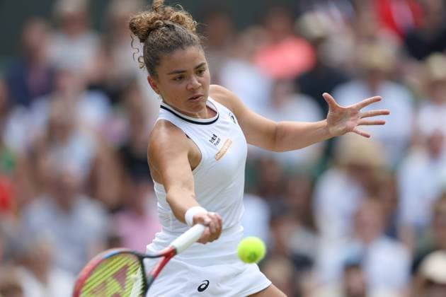 (240711) -- LONDON, July 11, 2024 -- Jasmine Paolini hits a return during the women s singles semifinal match between Jasmine Paolini of Italy and Donna Vekic of Croatia at Wimbledon tennis Championship in London, Britain, July 11, 2024. ) (SP)BRITAIN-LONDON-TENNIS-WIMBLEDON-WOMEN S SINGLES-SEMIFINALS LixYing 