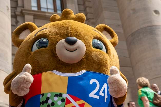 Munich, Bavaria, Germany: 11 July 2024: Albärt (EM 2024) mascot of the UEFA EURO, EM, Europameisterschaft,Fussball 2024 at the award ceremony for the volunteers of the UEFA Euro 2024 European Championship, EM, Europameisterschaft in Germany in Munich in the lower Hofgarten.