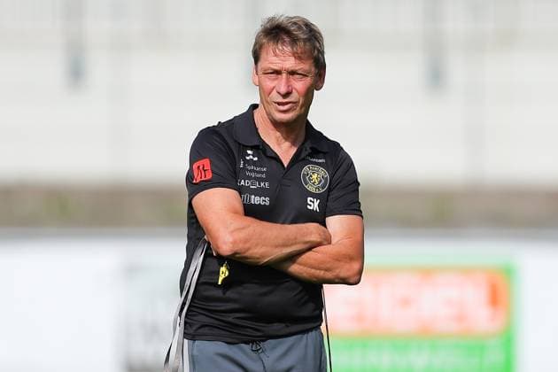 Auerbach, 10.07.2024, Arena zur Vogtlandweide, Fußball, Männer, Saison 2024 2025, Testspiel , VfB Auerbach - Chemnitzer FC , Im Bild: Trainer Sven Köhler Koehler (Auerbach) , *** Auerbach, 10 07 2024, Arena zur Vogtlandweide, Football, Men, Season 2024 2025, Test match , VfB Auerbach Chemnitzer FC , In the picture Coach Sven Köhler Koehler Auerbach ,