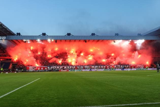 2024 25 UEFA Europa League first qualifying round Wisla Krakow - KF Llapi 07.22.2024 Krakow (Cracow) Poland, Football 2024 25 UEFA Europa League first qualifying round, Wisla Krakow - KF Llapi op: Wisla Krakow fans using pyrotechnics (kibice, pirotechnika, oprawa) Copyright: xKonradxSwieradx IMG_8534