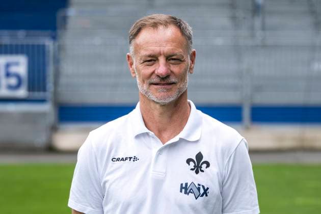 11.07.2024, xfux, Fussball 2.Bundesliga, SV Darmstadt 98 Fototermin Saison 2024 25 - Porträttermin 2024 2025, emspor, v.l. Co Trainer Darius Scholtysik; SV Darmstadt 98; 2.BL, Porträttermin 2024 2025 Darmstadt