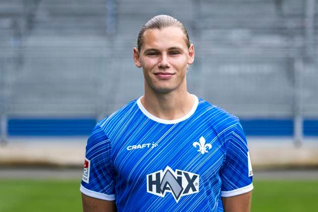 11.07.2024, xfux, Fussball 2.Bundesliga, SV Darmstadt 98 Fototermin Saison 2024 25 - Porträttermin 2024 2025, emspor, v.l. Fynn Lakenmacher; SV Darmstadt 1898 e.V.; 2.BL, Porträttermin 2024 2025 Darmstadt