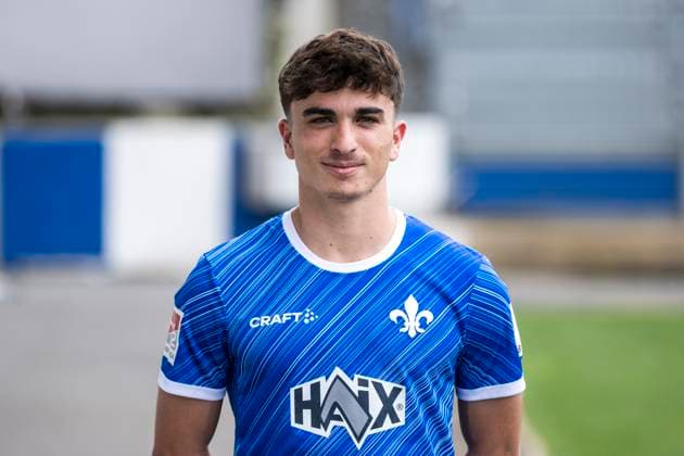 11.07.2024, xfux, Fussball 2.Bundesliga, SV Darmstadt 98 Fototermin Saison 2024 25 - Porträttermin 2024 2025, emspor, v.l. Asaf Arania; SV Darmstadt 1898 e.V.; 2.BL, Porträttermin 2024 2025 Darmstadt