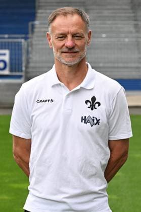 11.07.2024, xscotx, Fussball 2.Bundesliga, 2.BL SV Darmstadt 98 - Fototermin Saison 2024 25 Porträttermin 2024 2025 emspor, v.l. Co Trainer Darius Scholtysik (DFL DFB REGULATIONS PROHIBIT ANY USE OF PHOTOGRAPHS as IMAGE SEQUENCES and or QUASI-VIDEO) Darmstadt
