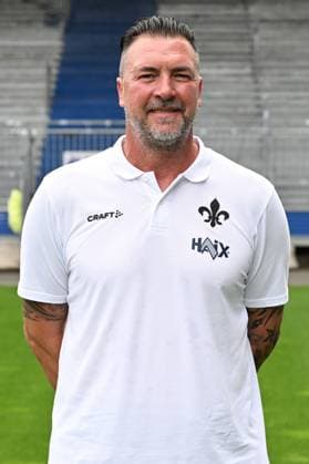 11.07.2024, xscotx, Fussball 2.Bundesliga, 2.BL SV Darmstadt 98 - Fototermin Saison 2024 25 Porträttermin 2024 2025 emspor, v.l. Torwart Trainer Dimo Wache (SV Darmstadt 98) (DFL DFB REGULATIONS PROHIBIT ANY USE OF PHOTOGRAPHS as IMAGE SEQUENCES and or QUASI-VIDEO) Darmstadt