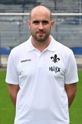 11.07.2024, xscotx, Fussball 2.Bundesliga, 2.BL SV Darmstadt 98 - Fototermin Saison 2024 25 Porträttermin 2024 2025 emspor, v.l. Teammanager Matthias Neumann (DFL DFB REGULATIONS PROHIBIT ANY USE OF PHOTOGRAPHS as IMAGE SEQUENCES and or QUASI-VIDEO) Darmstadt