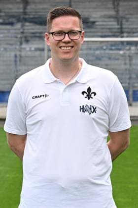 11.07.2024, xscotx, Fussball 2.Bundesliga, 2.BL SV Darmstadt 98 - Fototermin Saison 2024 25 Porträttermin 2024 2025 emspor, v.l. Physiotherapeut David Ackermann (DFL DFB REGULATIONS PROHIBIT ANY USE OF PHOTOGRAPHS as IMAGE SEQUENCES and or QUASI-VIDEO) Darmstadt