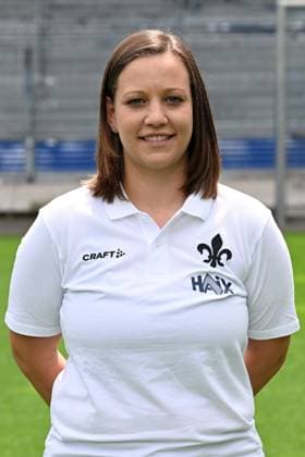 11.07.2024, xscotx, Fussball 2.Bundesliga, 2.BL SV Darmstadt 98 - Fototermin Saison 2024 25 Porträttermin 2024 2025 emspor, v.l. Physiotherapeutin Katrin Herbig (DFL DFB REGULATIONS PROHIBIT ANY USE OF PHOTOGRAPHS as IMAGE SEQUENCES and or QUASI-VIDEO) Darmstadt