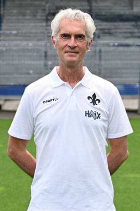 11.07.2024, xscotx, Fussball 2.Bundesliga, 2.BL SV Darmstadt 98 - Fototermin Saison 2024 25 Porträttermin 2024 2025 emspor, v.l. Mannschaftsarzt Dr. Ingo Schwinnen (DFL DFB REGULATIONS PROHIBIT ANY USE OF PHOTOGRAPHS as IMAGE SEQUENCES and or QUASI-VIDEO) Darmstadt