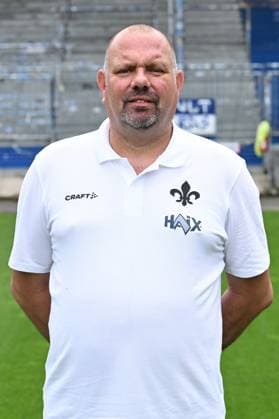 11.07.2024, xscotx, Fussball 2.Bundesliga, 2.BL SV Darmstadt 98 - Fototermin Saison 2024 25 Porträttermin 2024 2025 emspor, v.l. Betreuer Oliver Zach (DFL DFB REGULATIONS PROHIBIT ANY USE OF PHOTOGRAPHS as IMAGE SEQUENCES and or QUASI-VIDEO) Darmstadt