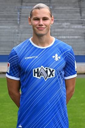 11.07.2024, xscotx, Fussball 2.Bundesliga, 2.BL SV Darmstadt 98 - Fototermin Saison 2024 25 Porträttermin 2024 2025 emspor, v.l. Fynn Lakenmacher (SV Darmstadt 98) (DFL DFB REGULATIONS PROHIBIT ANY USE OF PHOTOGRAPHS as IMAGE SEQUENCES and or QUASI-VIDEO) Darmstadt
