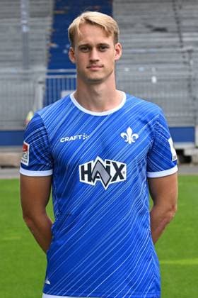 11.07.2024, xscotx, Fussball 2.Bundesliga, 2.BL SV Darmstadt 98 - Fototermin Saison 2024 25 Porträttermin 2024 2025 emspor, v.l. Oscar Vilhelmsson (SV Darmstadt 98) (DFL DFB REGULATIONS PROHIBIT ANY USE OF PHOTOGRAPHS as IMAGE SEQUENCES and or QUASI-VIDEO) Darmstadt