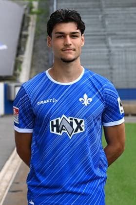 11.07.2024, xscotx, Fussball 2.Bundesliga, 2.BL SV Darmstadt 98 - Fototermin Saison 2024 25 Porträttermin 2024 2025 emspor, v.l. Nico Baier (SV Darmstadt 98) (DFL DFB REGULATIONS PROHIBIT ANY USE OF PHOTOGRAPHS as IMAGE SEQUENCES and or QUASI-VIDEO) Darmstadt