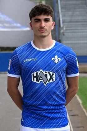 11.07.2024, xscotx, Fussball 2.Bundesliga, 2.BL SV Darmstadt 98 - Fototermin Saison 2024 25 Porträttermin 2024 2025 emspor, v.l. Asaf Arania (SV Darmstadt 98) (DFL DFB REGULATIONS PROHIBIT ANY USE OF PHOTOGRAPHS as IMAGE SEQUENCES and or QUASI-VIDEO) Darmstadt