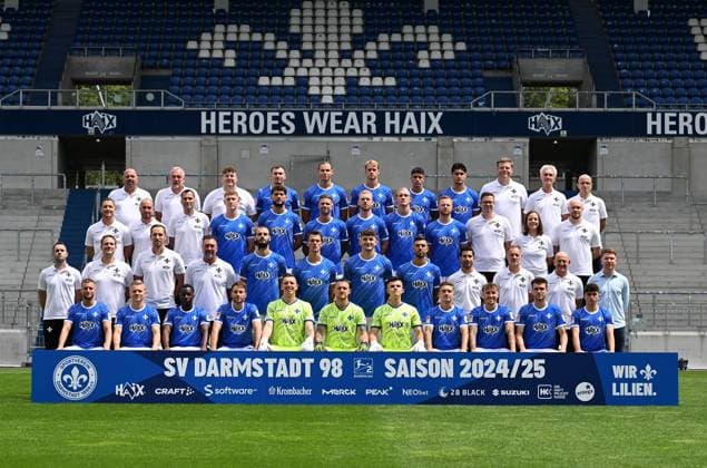 11.07.2024, xscotx, Fussball 2.Bundesliga, 2.BL SV Darmstadt 98 - Fototermin Saison 2024 25 Porträttermin 2024 2025, Mannschaftsfoto emspor, v.l. 4. Reihe v.l.: Betreuer Oliver Zach, Betreuer Michael Richter, Betreuer Jonas Nietzel, Filip Stojilkovic, Fynn Lakenmacher, Oscar Vilhelmsson, Fabio Torsiello, Nico Baier, Mannschaftsarzt Dr. Philip Jessen, Mannschaftsarzt Dr. Ingo Schwinnen, Mannschaftsarzt Dr. Alexander Lesch 3. Reihe v.l.: Leiter Organisation Lizenzspielerabteilung Michael Stegmayer, Teammanager Matthias Neumann, Leiter Analyse Kai Peter Schmitz, Clemens Riedel, Fraser Hornby, Tobias Kempe, Kai Klefisch, Christoph Klarer, Paul Will, Physiotherapeut David Ackermann, Physiotherapeutin Katrin Herbig, Videoanalyst Maximilian Kohl 2. Reihe v.l.: Head of Performance Alexander Ryan, Rehatrainer Florian Bauer, Athletiktrainer Christopher Busse, Torwarttrainer Dimo Wache, Aleksandar Vukotic, Christoph Zimmermann, Matej Maglica, Klaus Gjasula, Co-Trainer Ovid Hajou, Co-Trainer Darius Scholtysik, Cheftrainer Torsten Lieberknecht, Sportdirektor Paul Fernie 1. Reihe v.l.: Fabian Nürnberger, Andreas Müller, Merveille Papela, Matthias Bader, Alexander Brunst, Marcel Schuhen, Karol Niemczycki, Marvin Mehlem, Luca Marseiler, Sergio Lopez, Asaf Arania (DFL DFB REGULATIONS PROHIBIT ANY USE OF PHOTOGRAPHS as IMAGE SEQUENCES and or QUASI-VIDEO) Darmstadt