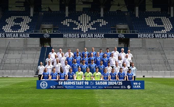 11.07.2024, xscotx, Fussball 2.Bundesliga, 2.BL SV Darmstadt 98 - Fototermin Saison 2024 25 Porträttermin 2024 2025, Mannschaftsfoto emspor, v.l. 4. Reihe v.l.: Betreuer Oliver Zach, Betreuer Michael Richter, Betreuer Jonas Nietzel, Filip Stojilkovic, Fynn Lakenmacher, Oscar Vilhelmsson, Fabio Torsiello, Nico Baier, Mannschaftsarzt Dr. Philip Jessen, Mannschaftsarzt Dr. Ingo Schwinnen, Mannschaftsarzt Dr. Alexander Lesch 3. Reihe v.l.: Leiter Organisation Lizenzspielerabteilung Michael Stegmayer, Teammanager Matthias Neumann, Leiter Analyse Kai Peter Schmitz, Clemens Riedel, Fraser Hornby, Tobias Kempe, Kai Klefisch, Christoph Klarer, Paul Will, Physiotherapeut David Ackermann, Physiotherapeutin Katrin Herbig, Videoanalyst Maximilian Kohl 2. Reihe v.l.: Head of Performance Alexander Ryan, Rehatrainer Florian Bauer, Athletiktrainer Christopher Busse, Torwarttrainer Dimo Wache, Aleksandar Vukotic, Christoph Zimmermann, Matej Maglica, Klaus Gjasula, Co-Trainer Ovid Hajou, Co-Trainer Darius Scholtysik, Cheftrainer Torsten Lieberknecht, Sportdirektor Paul Fernie 1. Reihe v.l.: Fabian Nürnberger, Andreas Müller, Merveille Papela, Matthias Bader, Alexander Brunst, Marcel Schuhen, Karol Niemczycki, Marvin Mehlem, Luca Marseiler, Sergio Lopez, Asaf Arania (DFL DFB REGULATIONS PROHIBIT ANY USE OF PHOTOGRAPHS as IMAGE SEQUENCES and or QUASI-VIDEO) Darmstadt
