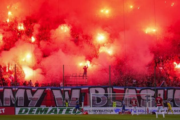 Sport Bilder des Tages 11.07.2024 KRAKOW UL. REYMONTA ( POLAND ) PILKA NOZNA ( FOOTBALL ) LIGA EUROPY UEFA ( UEFA EUROPA LEAGUE ) - 1. RUNDA ELIMINACJI ( FIRST QUALIFYING ROUND ) MECZ WISLA KRAKOW - KF LLAPI PODUJEVO ( GAME ) NZ KIBICE ( FANS SUPPORTERS ) PIRO PIROTECHNIKA RACE ( PYROTECHNICS ) FOTO BORYS GOGULSKI CYFRASPORT NEWSPIX.PL --- Newspix.pl  20240711_CSBG_0013